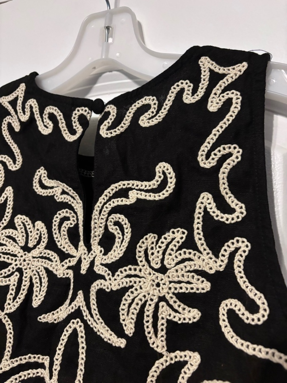 Linen Joie Black Tank Top with Cream Embroidery Size Small - Picture 5 of 8